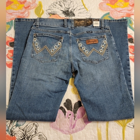 NWT Wrangler Retro Ladies Sadie Boot Cut Jean - Picture 1 of 8
